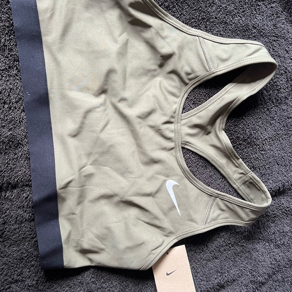The Nike Dri-FIT Swoosh Sports Bra - Picture 5 of 7